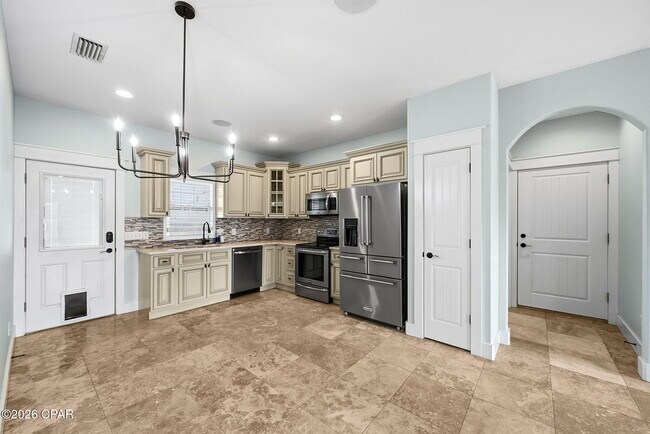 Building Photo - 415 Paradise Blvd