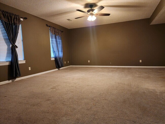 Building Photo - Maryville 37801- 3 bed 2.5 bath condo - call Tom Parry 865-607-3649