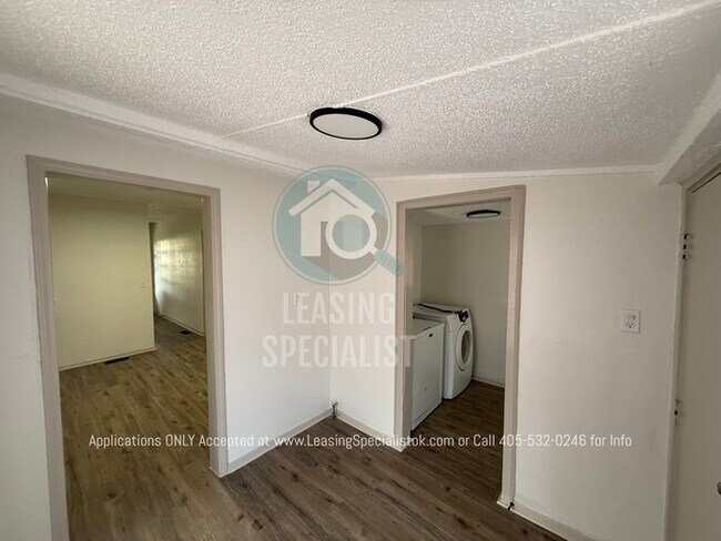 Building Photo - Charming South East OKC Home AVAILABLE FOR IMMEDIATE MOVE IN!