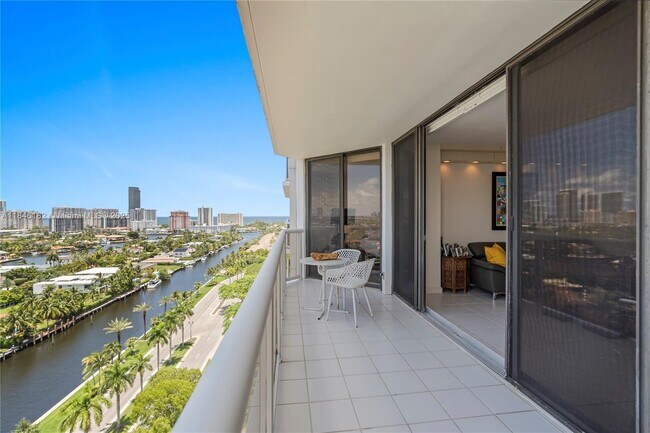 Building Photo - 3598 Yacht Club Dr