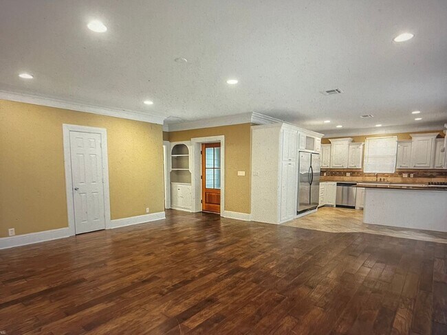 Building Photo - 461 Slattery Blvd