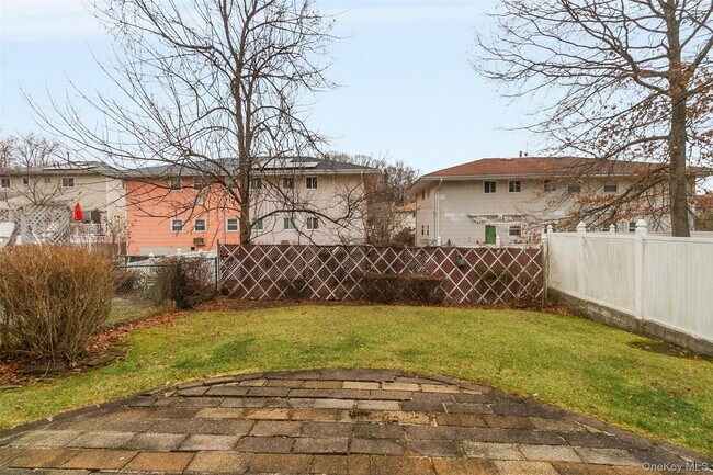 Building Photo - 6 Regina Pl