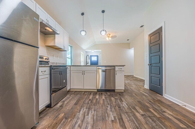 Building Photo - Spacious Four-Bedroom Two-Bath Home on One...