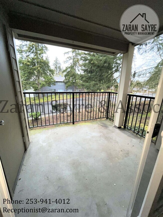 Building Photo - 039 - 2 bed, 2 bath condo minutes from Red...