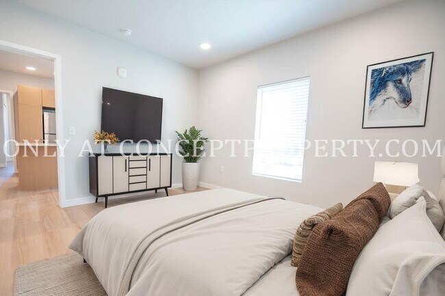 Building Photo - Modern Design, Exceptional Space: Discover This 3-Bedroom Residence at Studio Crossing! ***ONE MO...