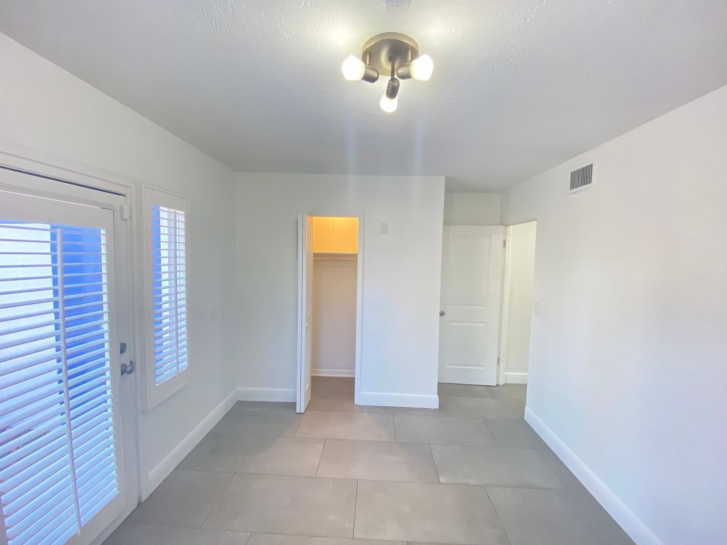 Building Photo - 1001 E Pine St