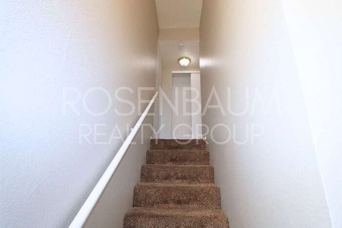 Building Photo - 410 E 9th Ave