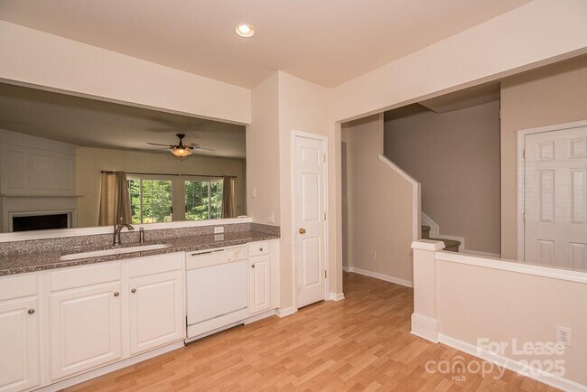 Building Photo - 6937 Rothchild Dr