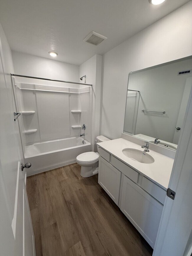 Building Photo - Beautiful Town Home in Salem, UT