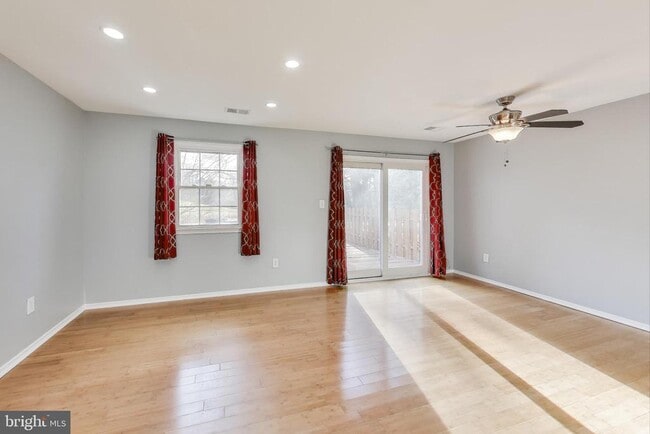 Building Photo - 5769 Yellowrose Ct