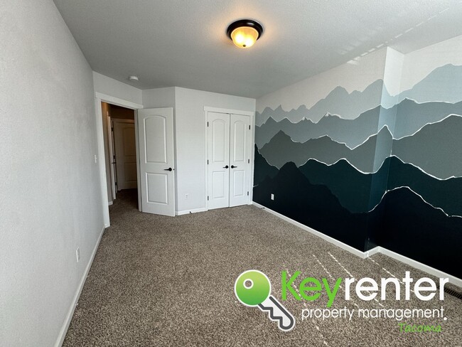 Building Photo - Unique Parkland 4 Bedroom 3 Bath Spacious ...