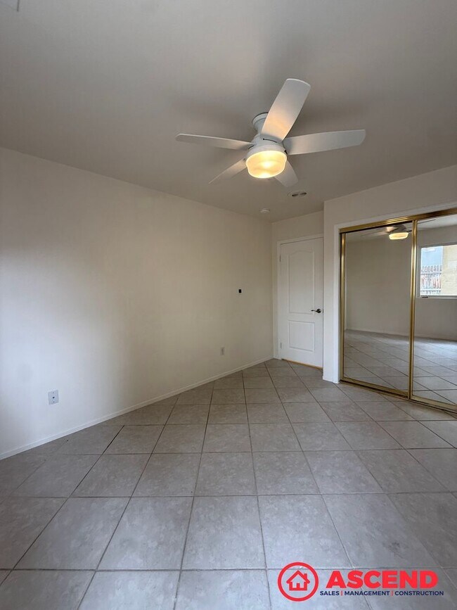 Building Photo - Spacious 4 Bed / 3 Bath Home in Haggin Oaks!
