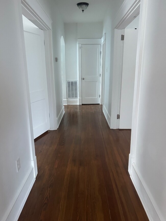 Building Photo - 2205 Mayflower Dr