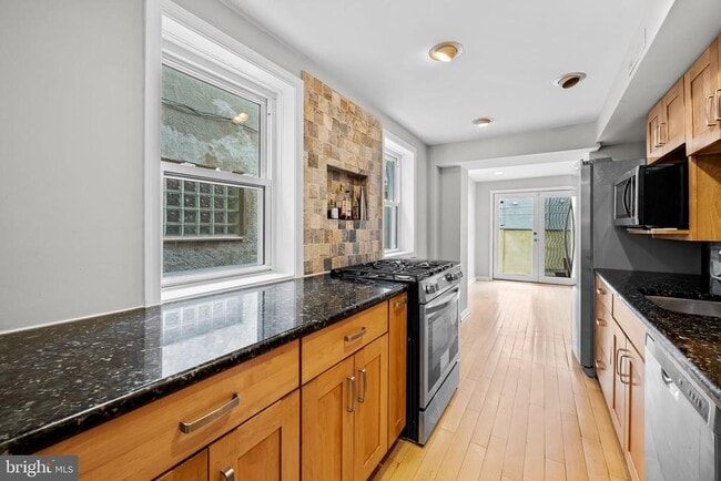 Building Photo - 307 S Exeter St