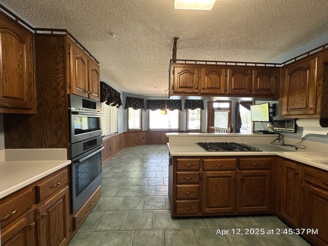 Building Photo - Live on the Lake in Lakeland!!