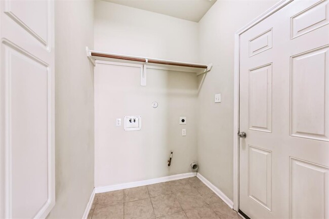 Building Photo - 7530 Oakleigh Dr