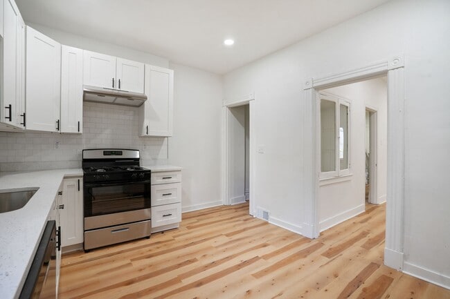 Building Photo - Newly Renovated 4 Bed, 2 Bath Home - Off-S...