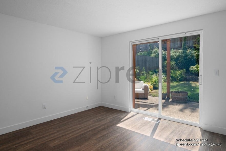 Building Photo - Unit