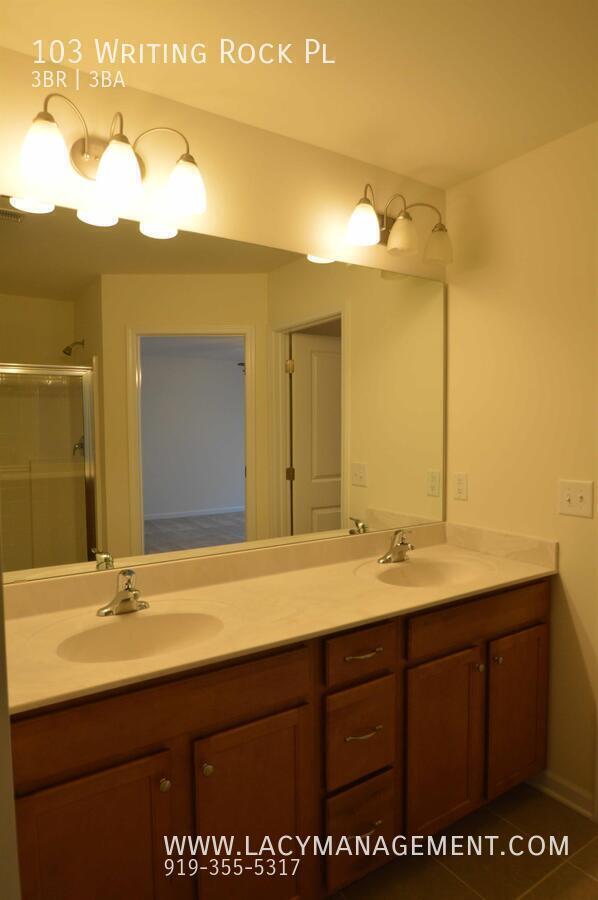 Building Photo - 103 Writing Rock Pl