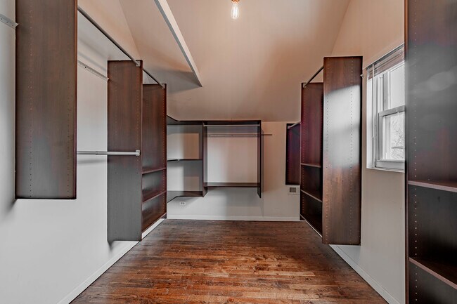 Building Photo - 1709 W Barry Ave