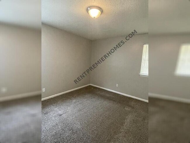 Building Photo - 11301 Donnie Dr