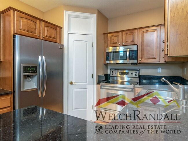 Building Photo - Spacious 2-Bedroom Condo in Prime Downtown...