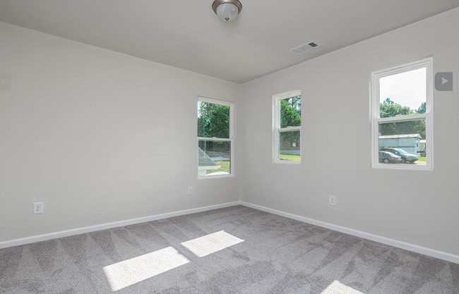 Building Photo - Charming 4BR, 2.5 BA home in Duncan SC is ...