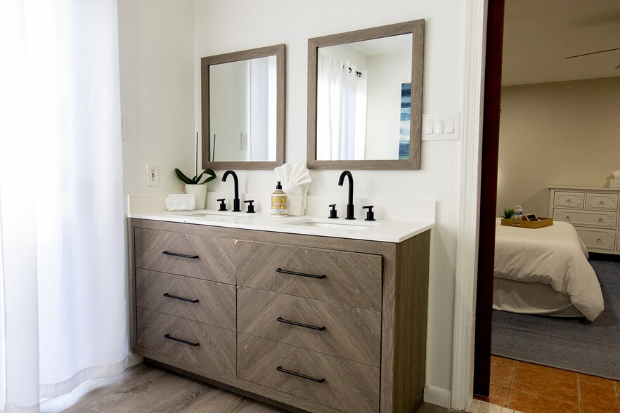 Building Photo - 15403 Long Creek St