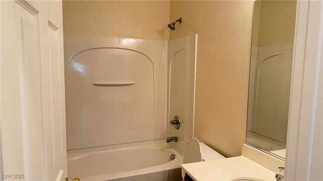 Building Photo - 10110 Poppy Plant St