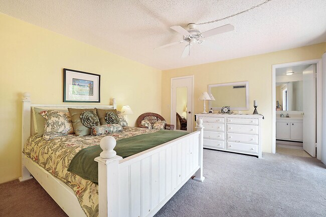 Building Photo - 825 Center St