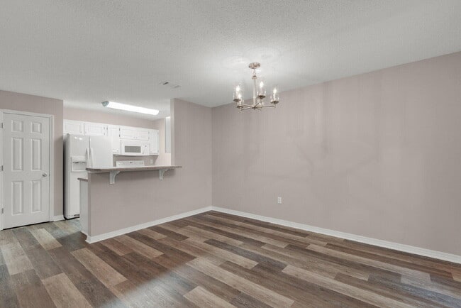 Building Photo - 212 Tooke St