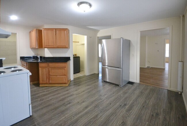 Building Photo - 143 Arlington St