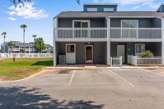 Building Photo - 20 Court Dr