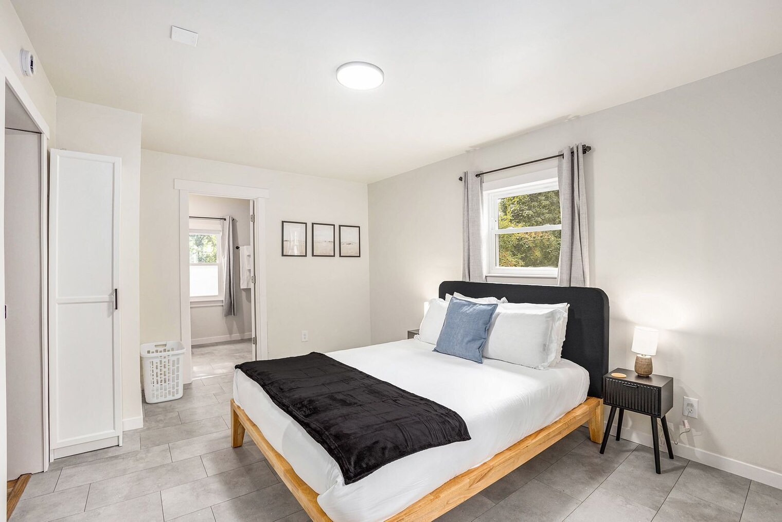 Building Photo - 37 Gold Ave NW