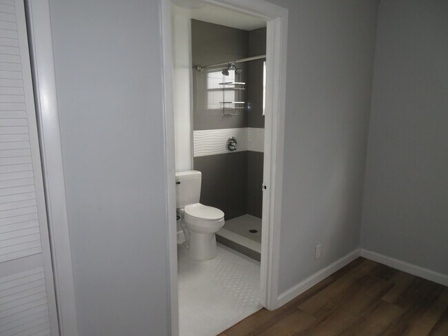 Building Photo - 421 S J St