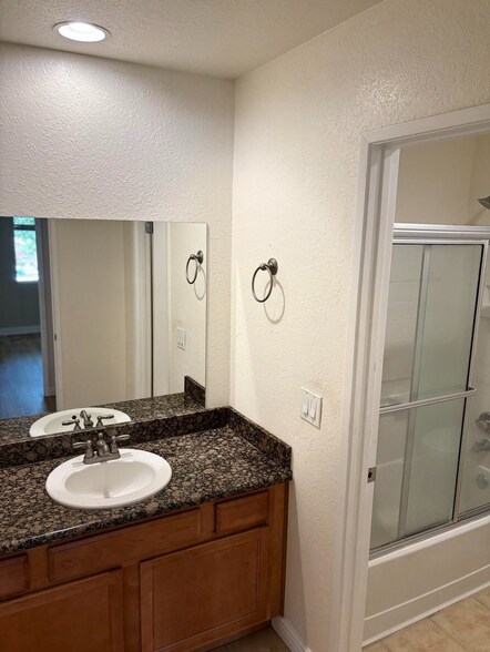 Building Photo - 78650 Avenue 42