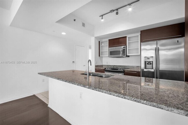 Building Photo - 951 Brickell Ave