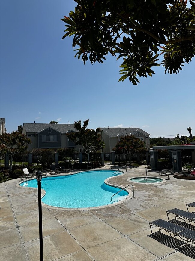 Building Photo - Renovated 2 Bedroom, 2.5 Bath with Washer and Dryer Plus A/C. MUST SEE!!!