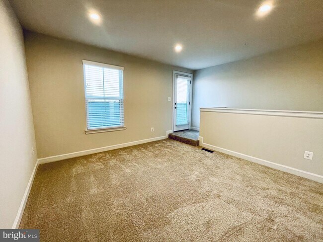 Building Photo - 22178 Maple Tree Ter