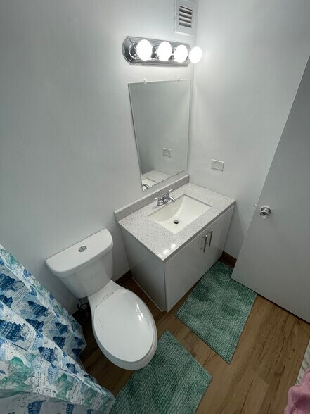 Building Photo - 905 Brickell Bay Dr