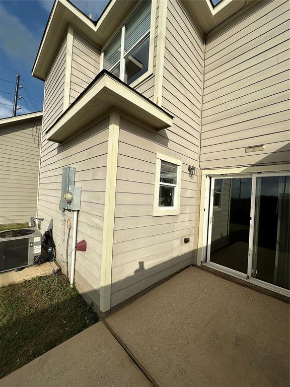 Building Photo - 2806 Silver Charm