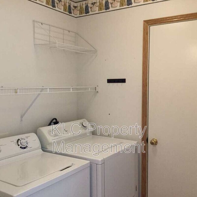 Building Photo - 1914 NW School St