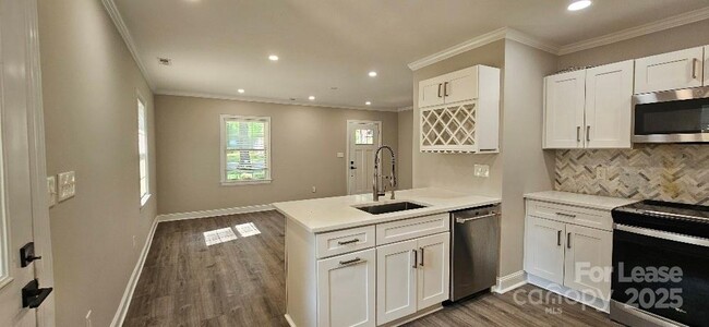 Building Photo - 428 Sylvania Ave