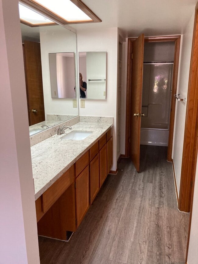 Building Photo - Gorgeous 2B/2B condo with Red Rock views, ...