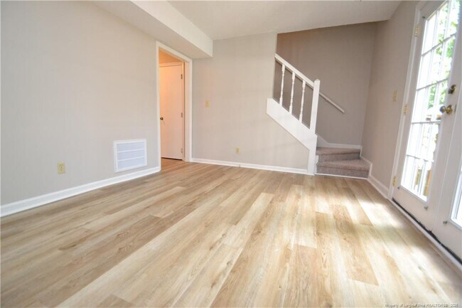 Building Photo - 667 Bashford Rd