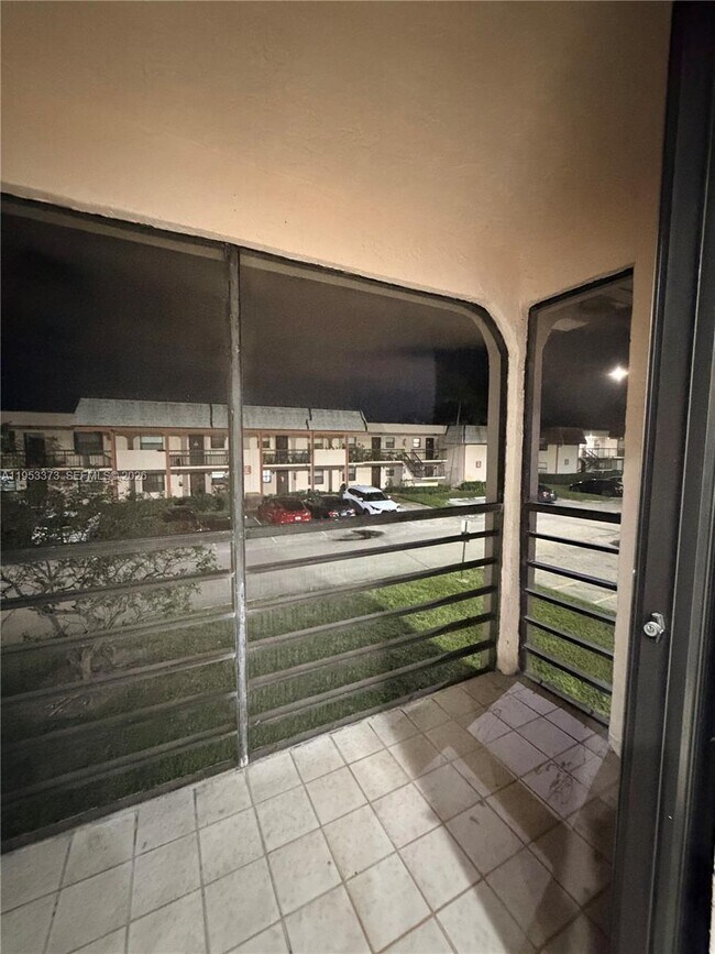 Building Photo - 20730 NE 8th Ct