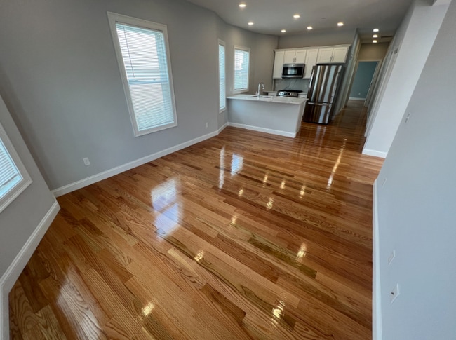 Building Photo - 126 Cross St