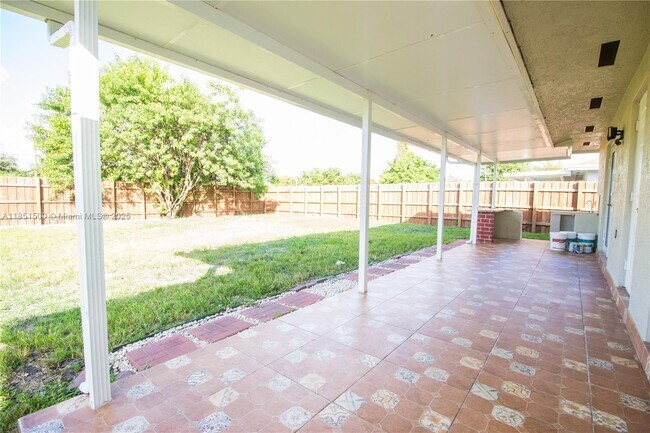 Building Photo - 15650 NW 39th Ct