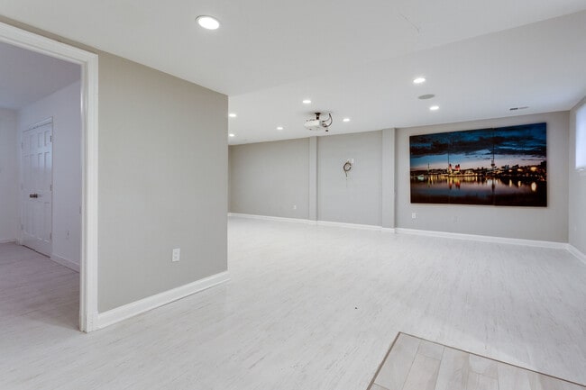 Building Photo - 4611 Charleston Terrace NW