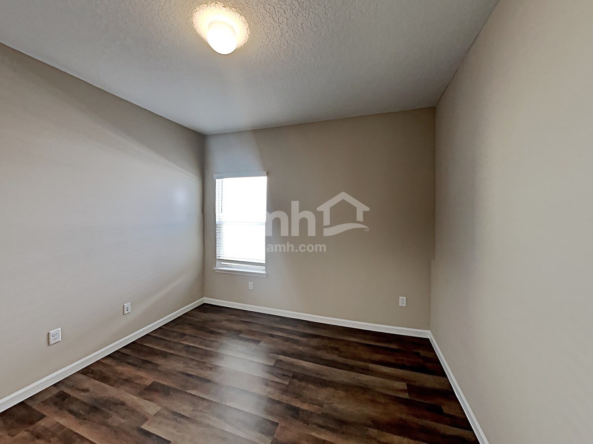 Building Photo - 233 Hemlock Pt